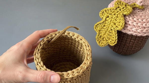 You can crochet this adorable acorn basket in an evening 9