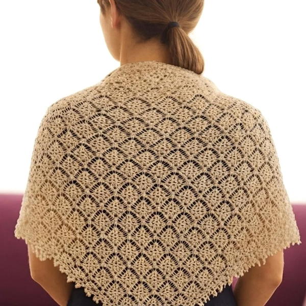 You'll love this heart-shaped design 😍 Easy and elegant triangle shawl making (3)