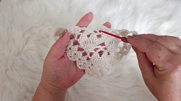 You'll love this heart-shaped design 😍 Easy and elegant triangle shawl making (8)