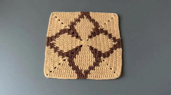 crocheting these square MOTIVES (7)