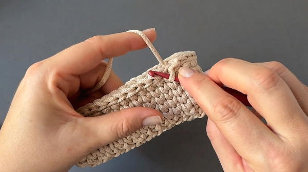 easiest way to crochet a rectangular basket (4)