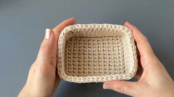 easiest way to crochet a rectangular basket (6)