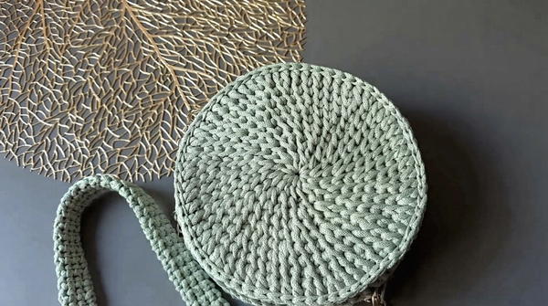 round crochet handbag made of cord (2)