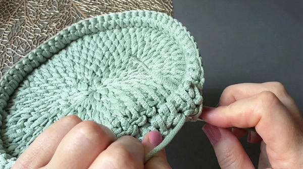round crochet handbag made of cord (3)