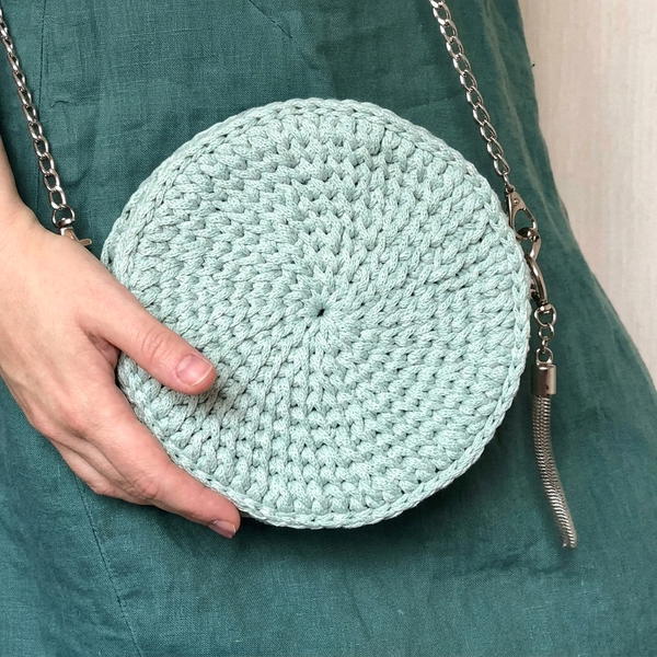 round crochet handbag made of cord (8)